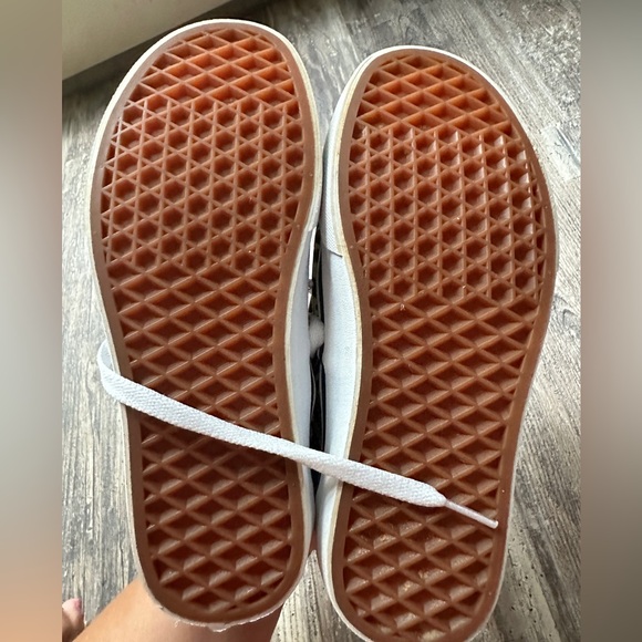 Women’s size 6.5 Vans - Picture 4 of 4